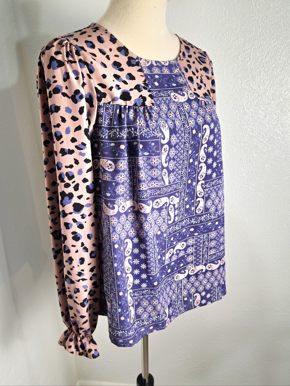 Andre'e by Unit Paisley & Leopard Print Blouse, Balloon Sleeves  Size Medium - Picture 9 of 11
